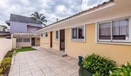 CASA CINEMATOGRÁFICA EM CONDOMINIO, FINO ACABAMENTO E SEMI MOBILIADA