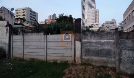 Terreno à venda em região Central