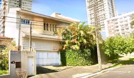 Sobrado à venda na região Central