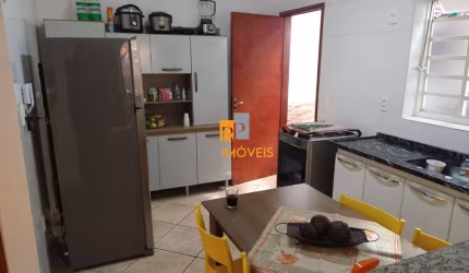 Casa com 3 quartos à venda na Caetano Cariani, 1281, Parque União, Bauru por R$ 305.000