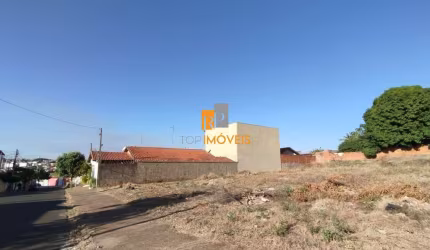 Terreno à venda na Francisco Lemos de Almeida, 1420, Vila Santa Rosa, Bauru por R$ 135.000