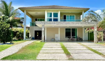 Disponível para você. Uma residência em lote único de 638m | Semi mobiliada.