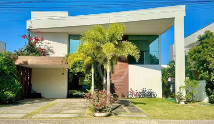 Disponível para você. Uma residência em lote único com incríveis 17,5m de fachada, que tal?