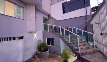 Sobrado com 3 suítes, 5 vagas e cozinha planejada – Próximo ao metro Vila Matilde – 177m²