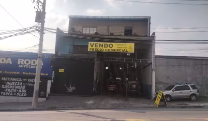 Galpão em um terreno, situado à Avenida Rio das Pedras