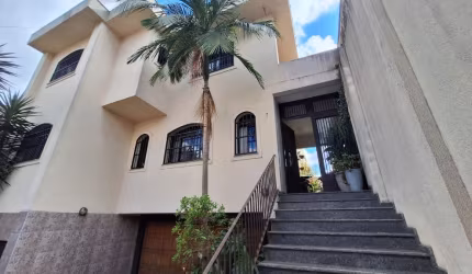 Belíssimo Sobrado na Vila Carrão Aproximadamente de 450m2 e com elevador.