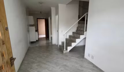 Belíssimo Sobrado Triplex em Condomínio Fechado – Penha
