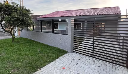 Ampla casa com 03 quartos no Bom Retiro
