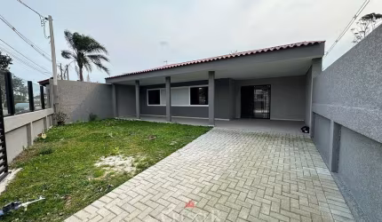 Ampla casa com 03 quartos no Bom Retiro