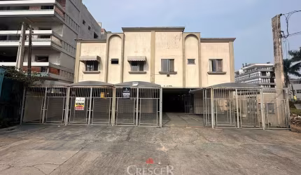 Apartamento reformado com 02 quartos em Caiobá