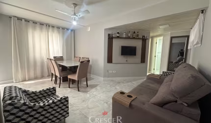 Apartamento reformado com 02 quartos em Caiobá.