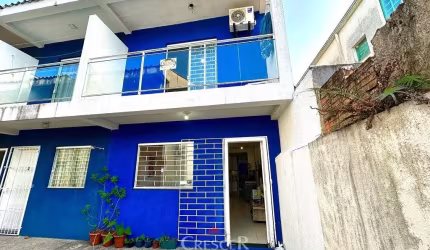 Amplo sobrado com 02 suítes em Caiobá!