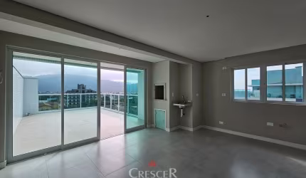 Cobertura duplex NOVA com 03 quartos em Caiobá