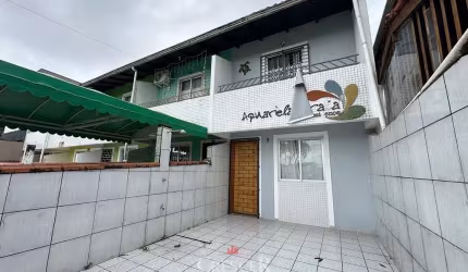 Amplo sobrado com 03 quartos em Caiobá!