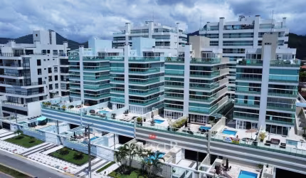 Amplo apartamento mobiliado frente mar em Caiobá!!