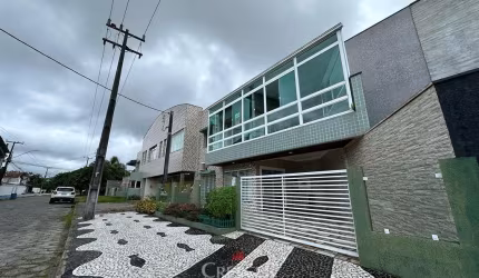 Apartamento mobiliado com 02 quartos em Caiobá!