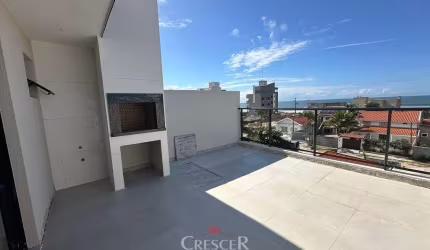 Cobertura duplex reformada, apenas uma quadra do mar!