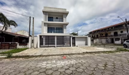 Amplo triplex com vista mar para venda em Matinhos