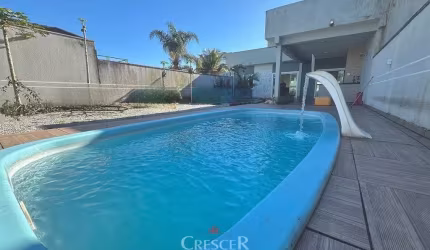 Casa com piscina a venda no Balneário Inajá