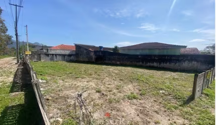 Terreno amplo a venda no centro de Matinhos
