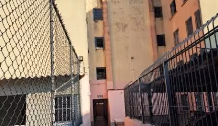 Apartamento com 2 quartos para alugar na Rua Marinho Arcanjo dos Santos, 550, Jardim Santa Terezinha, São Paulo por R$ 1.100