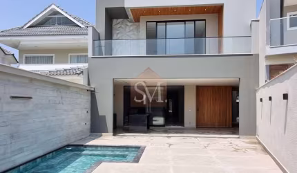 Recreio-Casa contemporânea triplex à venda 5 quartos sendo 4 suítes 498m², 3 vagas, piscina-Condomínio Riviera del Sol
