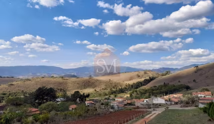 Casa à Venda em Itamonte-MG: 2 Quartos, 1 Suíte, 160m² de Área Construída em Terreno de 2000m² no Bairro Itamonte