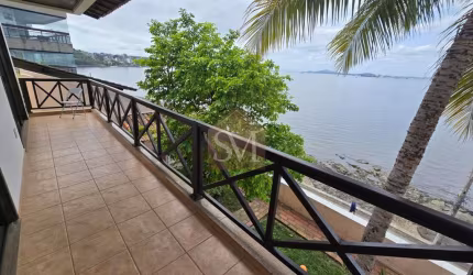 Casa duplex à venda na Praia da Bandeira, Rio de Janeiro-RJ: 5 quartos, 2 suítes, 2 salas, 4 banheiros, 3 vagas de garagem, 214m². VISTA LINDA PARA O MAR!