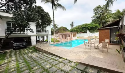 Casa de Luxo em Condomínio: 6 Quartos, Piscina e Sauna em Vargem Pequena, Rio de Janeiro-RJ