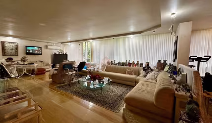 Aluguel de Apartamento com 4 Quartos e 300m² em Copacabana - Rio de Janeiro-RJ. Venha conferir!