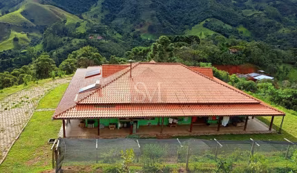 Sítio Itamonte-MG: Casa com 3 Quartos, Suíte, Varanda com Vista para Vale!