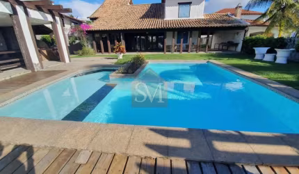 EXCELENTE CASA COM 9 QUARTOS , SENDO 5 SUÍTES, SENDO UMA MASTER,TODOS OS COMODOS SENDO BEM ESPAÇOSO, COM CANAL NAVEGÁVEL...