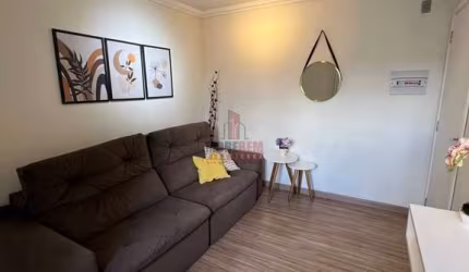Apartamento à Venda de 55m² com 2 Quartos, 1 Banheiro e Vaga Coberta