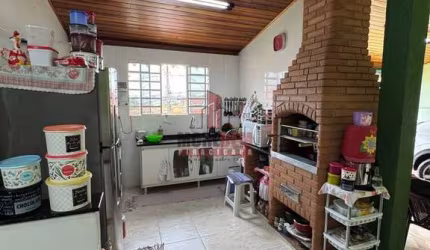 Casa com amplo terreno no Jaraguá - 2 dorms e espaço gourmet