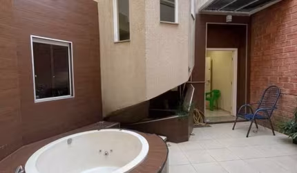 Linda casa com 4 dorms, suite, espaço gourmet, ofurô em rua tranquila