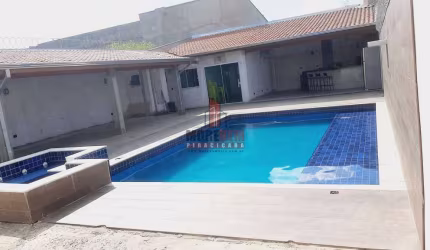 Linda edícula com piscina e hidromassagem