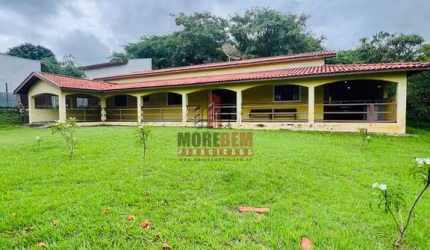 Chácara no bairro Nova Suíça, com 3 dorms e 1.500m2 de terreno.