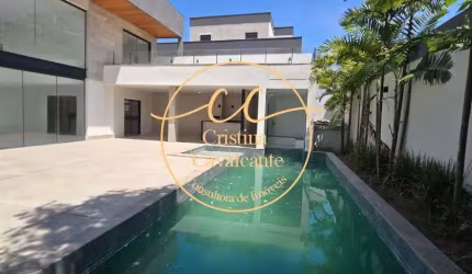 Rio de Janeiro-RJ, Barra da Tijuca - Casa triplex de luxo com 5 suítes, 860m², piscina e área gourmet