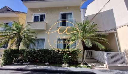 Freguesia-Casa triplex à venda: 3 suítes, 194 m², 2 vagas, em condomínio no Rio de Janeiro-RJ. Venha conferir!