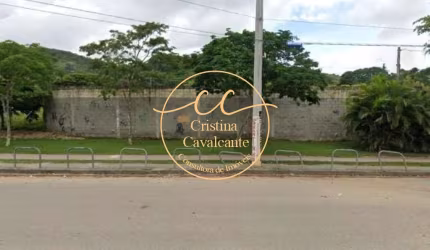 Oportunidade! Terreno comercial de 9.900m² à venda em Santa Cruz, Rio de Janeiro. Murado, legalizado e com RGI. Confira!
