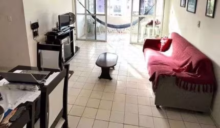 Com 3 quartos em excelente localização em Manaíra!!