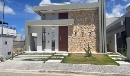 Belíssima Casa em Condomínio Fechado!!