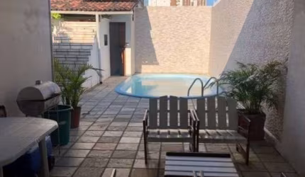 Casa no coração do Miramar, com piscina!!!