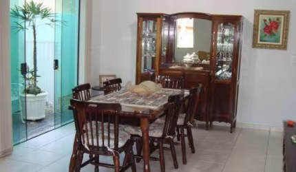 Casa com 3 dormitórios à venda, 132 m² por R$ 690.000,00 - Jardim Zeni - Jaguariúna/SP