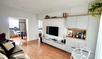 Apartamento à venda no bairro Costa e Silva - Joinville-SC.  80,35m2 de área privativa; 2 garagens; 3 dormitórios, sendo 1 suíte; Sacada com churrasqu