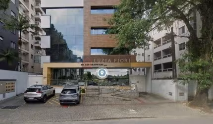 Loja  Térrea com Garagem,  para locação -  Rua Prudente de Moraes, Santo Antônio, Joinville-SC.  Excelente sala no piso térreo,  portas de vidros com