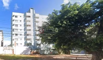 Apartamento à venda no bairro Anita Garibaldi, Joinville/SC  Apartamento  amplo, com sala de estar e jantar integradas,  cozinha independente com  móv