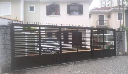 Sobrado com 4 dormitórios à venda, 211 m² por R$ 2.200.000,00 - José Menino - Santos/SP