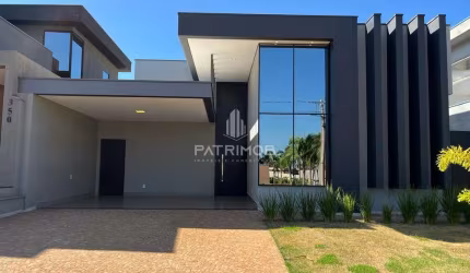 Casa Térrea 207m² c/ 3 Suítes e Piscina em Condomínio Alto do Castelo - 'Pronta p/ morar'