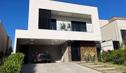 Sobrado Mobiliado c/ 3 suítes 'Porteira Fechada' em Condomínio Alto do Castelo.
